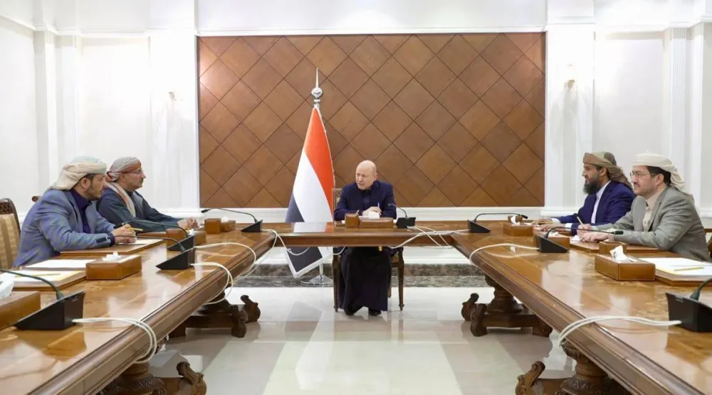 Yemen Başkanlık Konseyi Başkanı Reşad el-Alimi ve konsey üyeleri yapılan acil toplantıda (SABA)