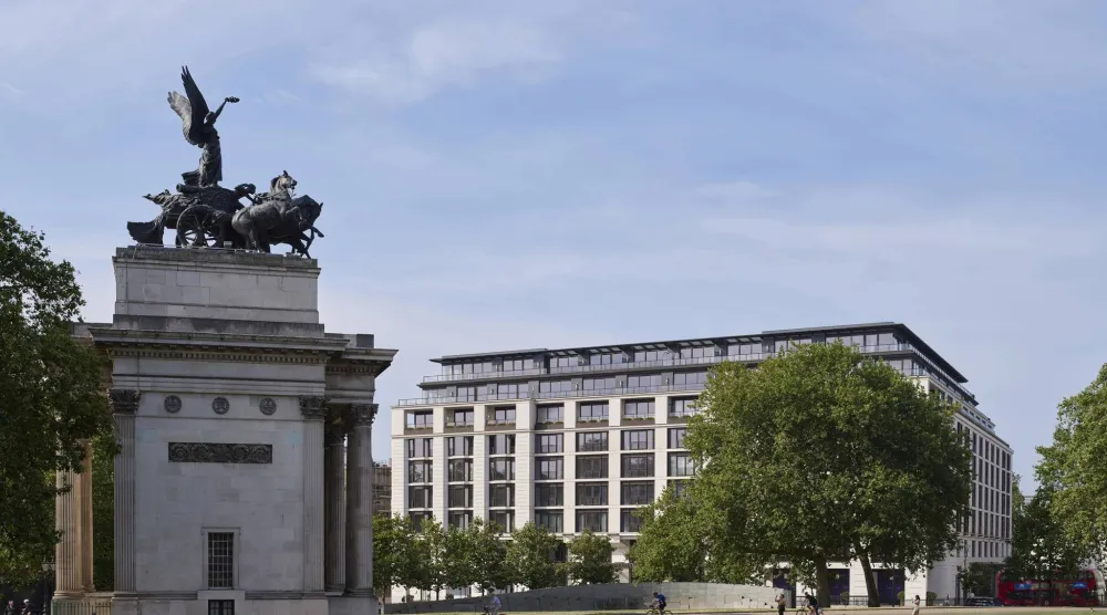 بفندق «ذا بيننسولا» الذي سيستضيف معرض العقار الفاخر السعودي (الشرق الأوسط)