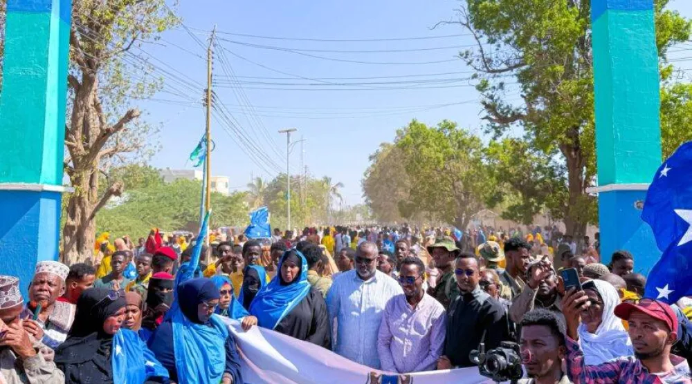 مظاهرات في مدن ولاية هيرشبيلى رفضاً للاعتراف الإسرائيلي بأرض الصومال (وكالة الأنباء الصومالية)