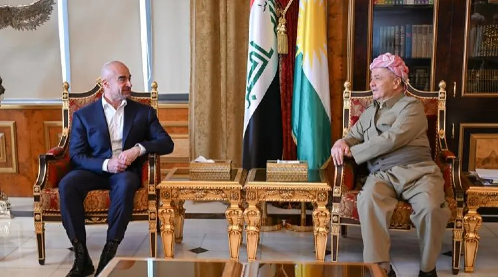رئيس «الديمقراطي الكردستاني» مسعود بارزاني مستقبلاً رئيس «الاتحاد الوطني» بافل طالباني (روداو)