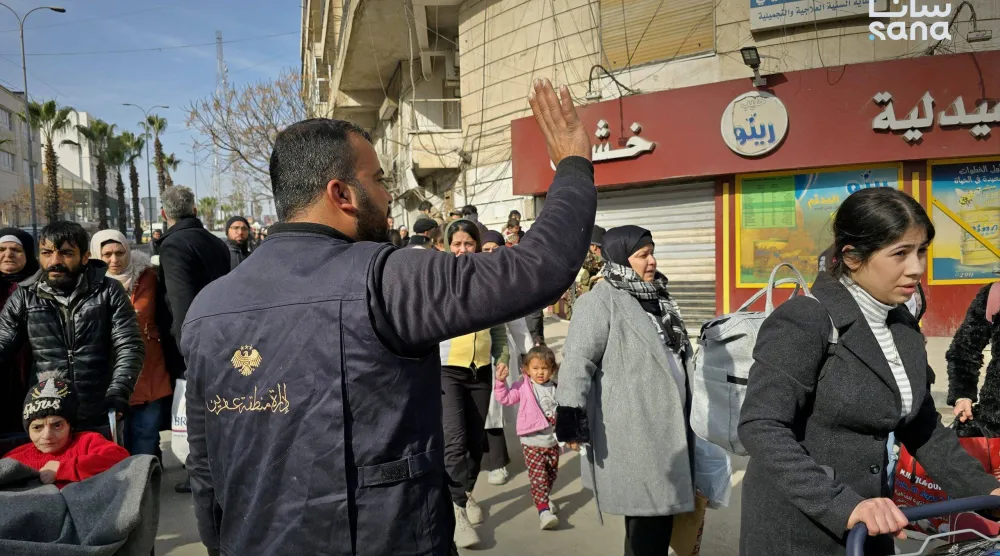 وصول نازحين من حيي الشيخ مقصود والأشرفية في حلب إلى عفرين بريف حلب (سانا)