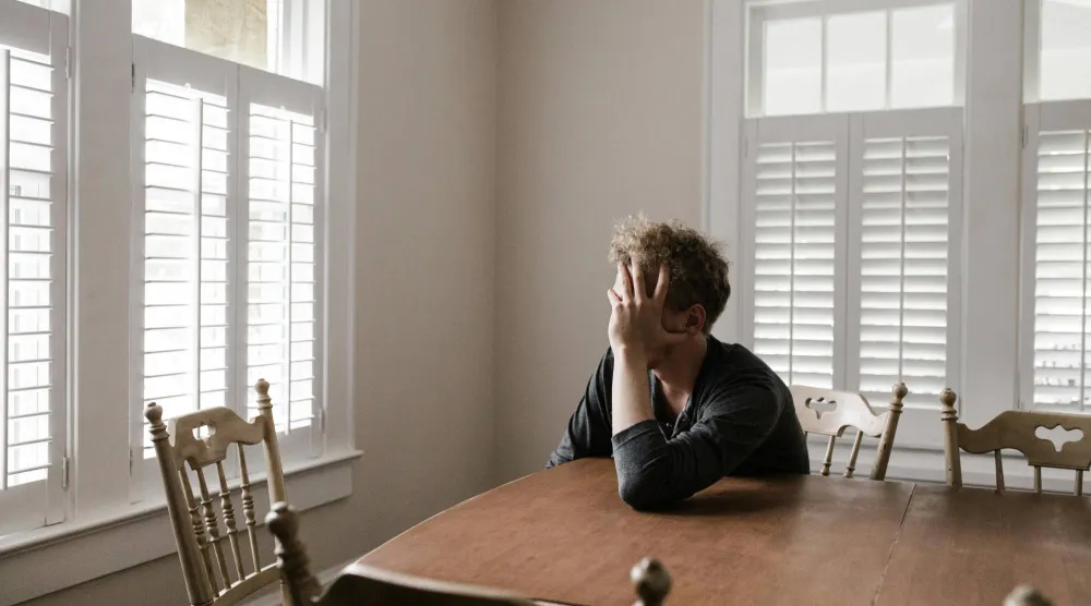 ممارسة الرياضة بانتظام مثل الجري أو ركوب الدراجات يمكن أن تساعد في تهدئة ذهنك وتخفيف القلق (بيكسلز)