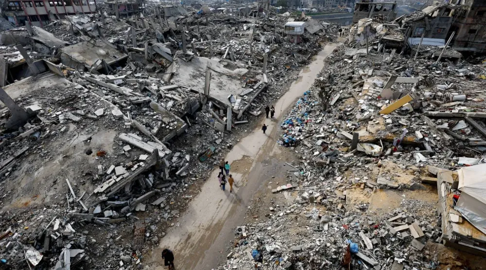 İsrail'in Gazze Şeridi'ne düzenlediği hava saldırılarının yol açtığı yıkımdan (Reuters)