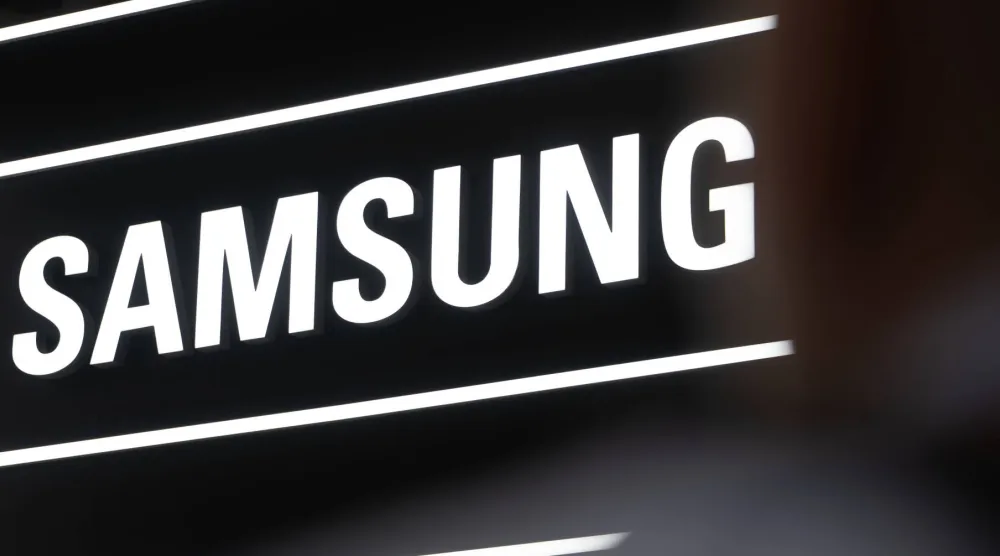 شعار «سامسونغ» في جناح الشركة خلال معرض السيارات الدولي في ميونيخ - سبتمبر 2025 (د.ب.أ)