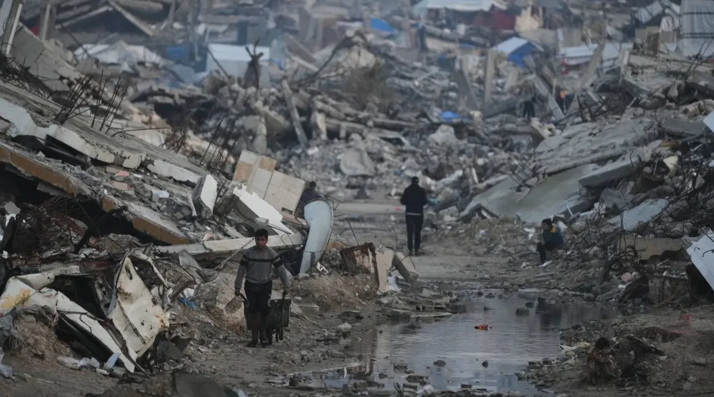 جانب من الدمار جراء الغارات الإسرائيلية على قطاع غزة (أ.ب)