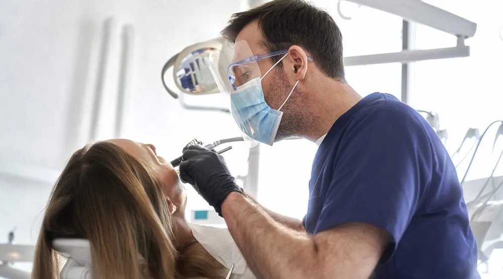 العلاج الإشعاعي للسرطان قد يؤثر على صحة الأسنان (جامعة يوتا)