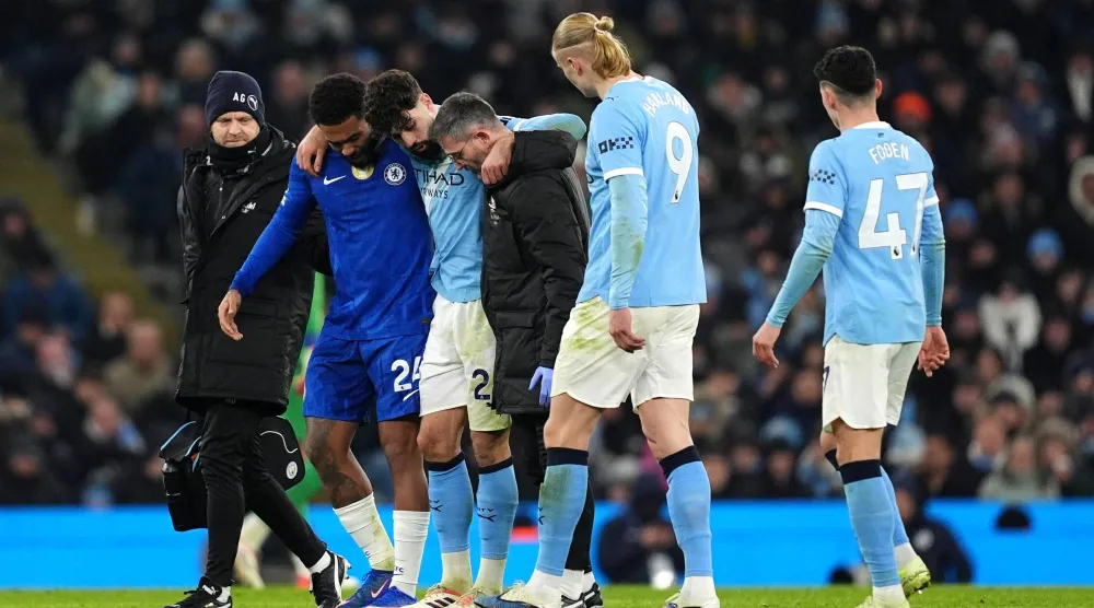 مانشستر سيتي بحاجة ماسة لتدعيم خط الدفاع  خاصةً في ظل إصابة غفارديول الأخيرة (د.ب.أ)