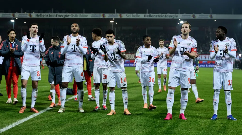 يتطلع بايرن ميونيخ إلى مواصلة مسيرته الخالية من الهزائم (إ.ب.أ)