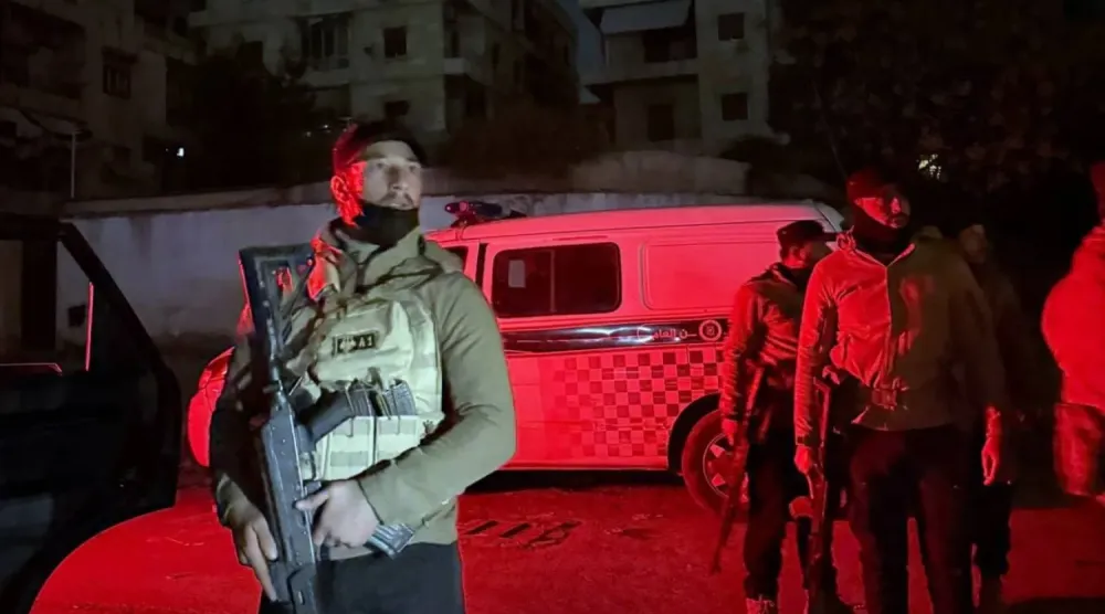 Suriye iç güvenlik güçleri ile “A1” birimine bağlı unsurlar, Halep’te Eşrefiye Mahallesi’ne girmeye hazırlanıyor (SANA)