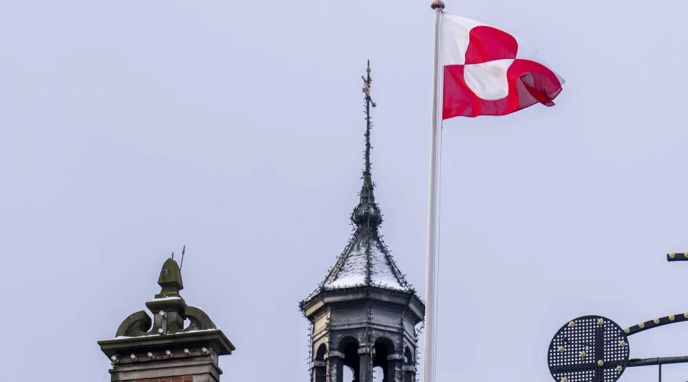 علم غرينلاند (إ.ب.أ)