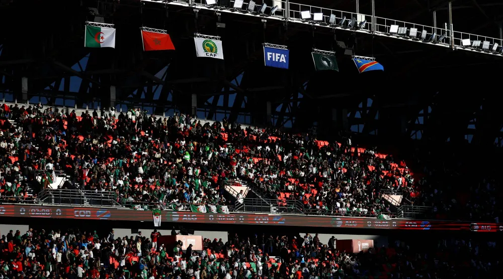 محاولة الدخول غير المشروع إلى الملاعب المخالفة الأكثر شيوعاً في كأس أفريقيا (رويترز)