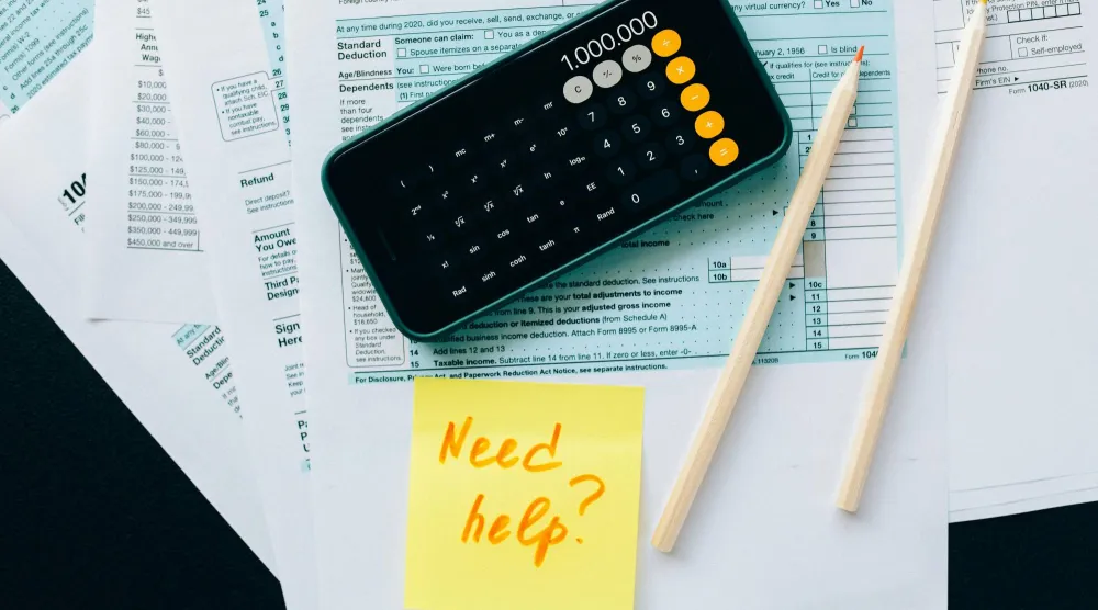  الادخار بانتظام كل شهر قد يكون بلا فائدة إذا كنت تنفق الأموال بشكل متقطع على مشتريات غير ضرورية (بيكسلز)