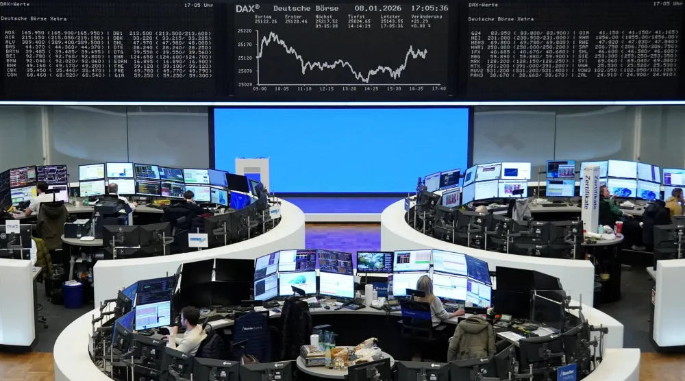 صورة لمخطط مؤشر الأسهم الألماني «داكس» في بورصة فرانكفورت (رويترز)