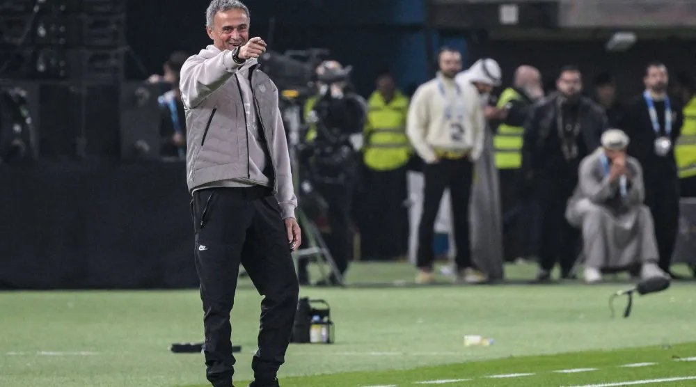 لويس إنريكي المدير الفني لفريق باريس سان جيرمان (أ.ف.ب)