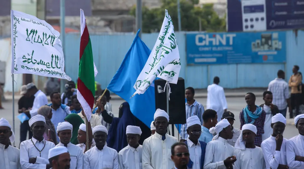 صوماليون يتظاهرون دعماً لوحدة أراضي الصومال في مقديشو 7 يناير 2026 (إ.ب.أ)