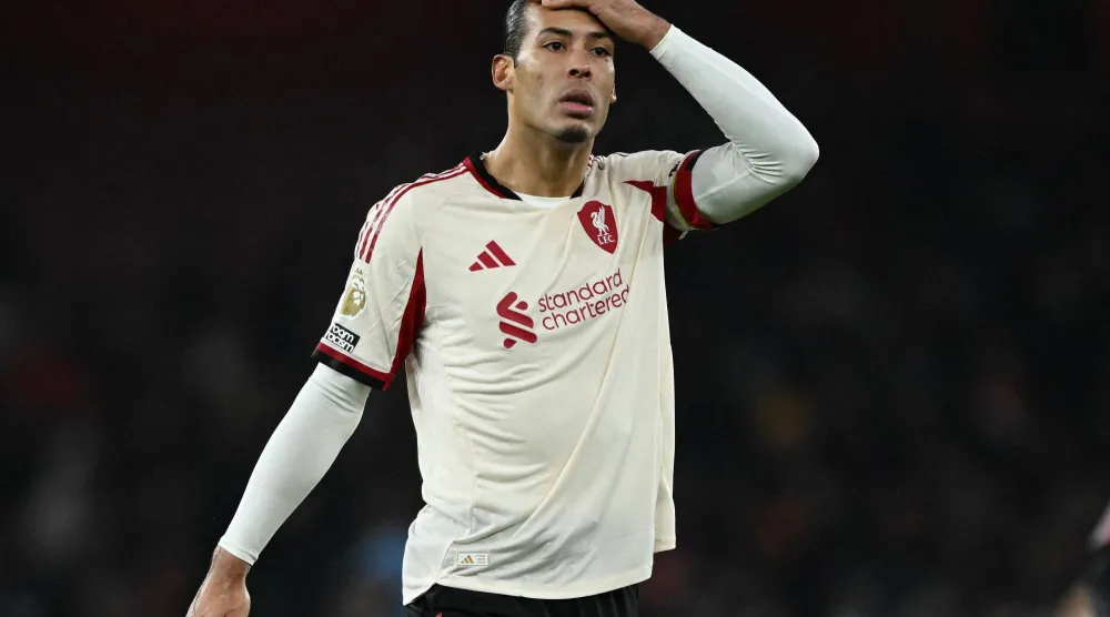 الهولندي فيرجيل فان دايك قائد ليفربول (رويترز)