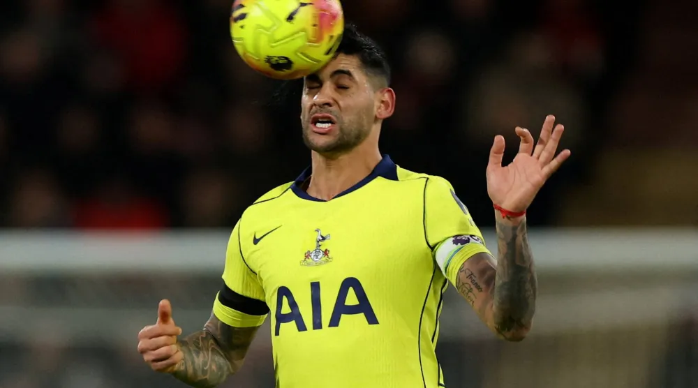 كريستيان روميرو قائد توتنهام هوتسبير (رويترز)