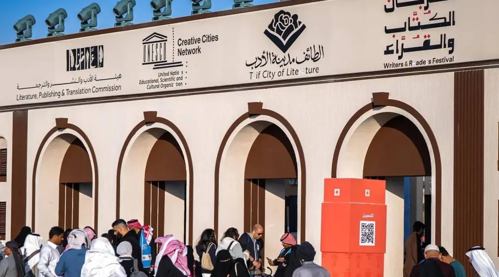 يحتفي المهرجان بالكُتّاب والقُرّاء بأسلوب معاصر يجمع بين عبق التاريخ وروح الثقافة الحديثة (واس)