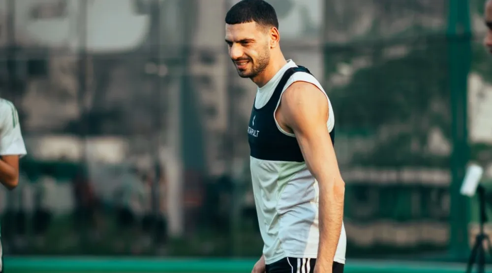 التركي ديميرال مدافع الأهلي خلال التدريبات الأخيرة (موقع النادي)