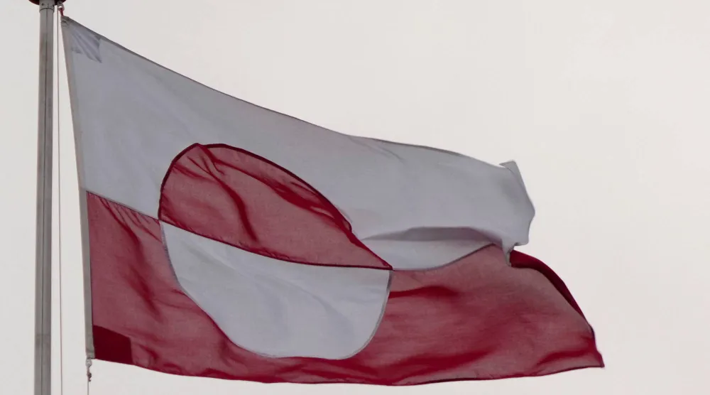 علم غرينلاند (رويترز)