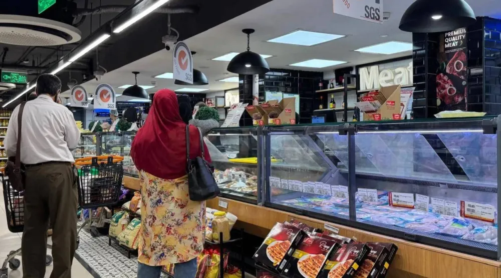 متسوقون في سوبر ماركت بمحافظة الجيزة المصرية (تصوير: عبد الفتاح فرج)