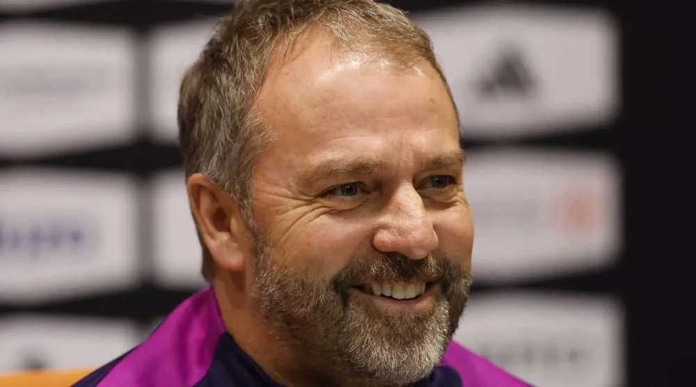 الألماني هانزي فليك مدرب فريق برشلونة (رويترز)