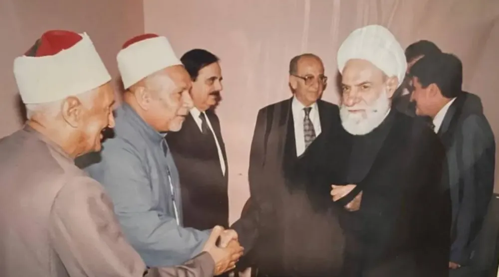 Şeyh Muhammed Mehdi Şemseddin, Mısır’a gerçekleştirdiği ziyaretten bir kare (Merhum şeyhin arşivinden)