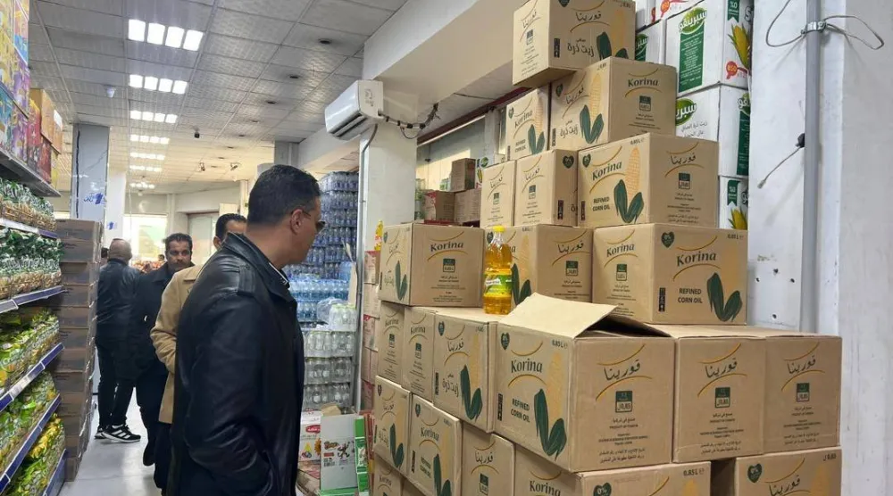 حملة تفتيش على أحد متاجر بيع المواد الغذائية في طرابلس (إدارة إنفاذ القانون)