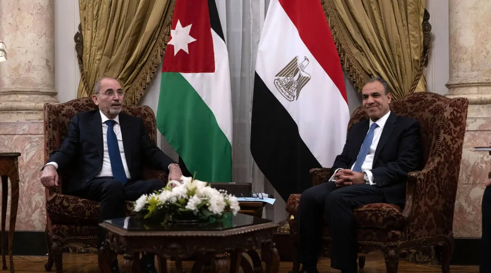 وزير الخارجية المصري بدر عبد العاطي يبحث مع نظيره الأردني أيمن الصفدي ترتيبات القمة العربية الطارئة يوم 3 مارس 2025 (إ.ب.أ)