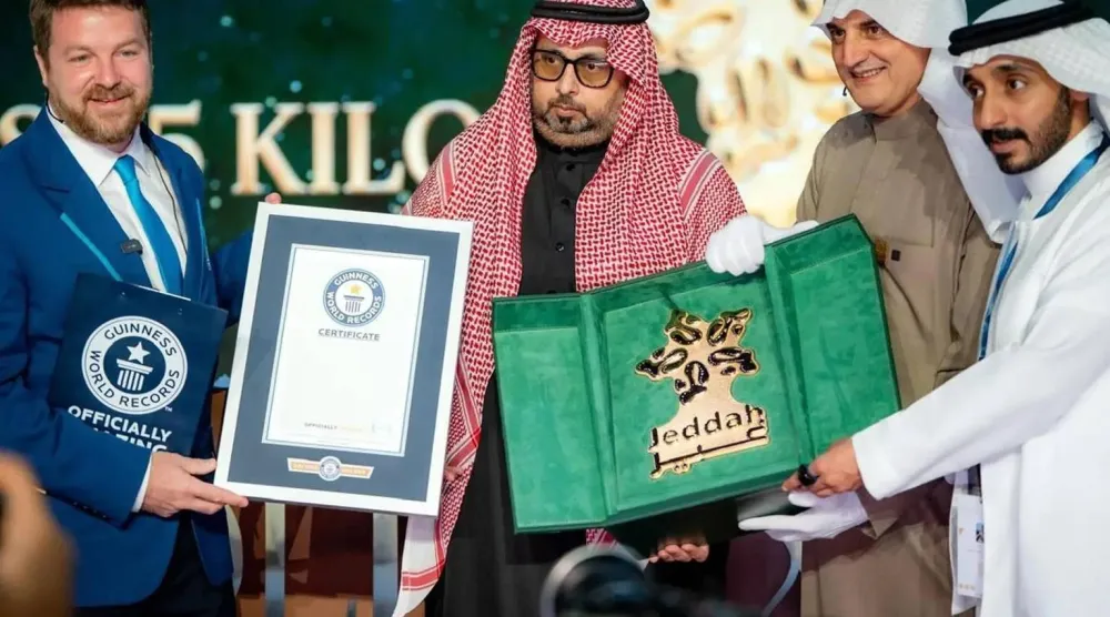 بلغ وزن درع شعار «موسم جدة» 8.769 كيلوجرام من الذهب (واس)