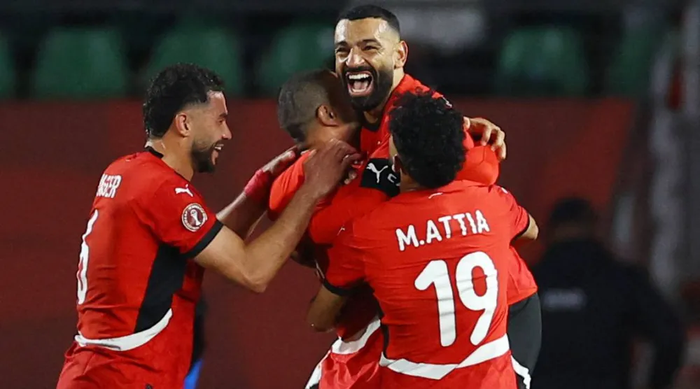 صلاح محتفلاً بالهدف (رويترز)