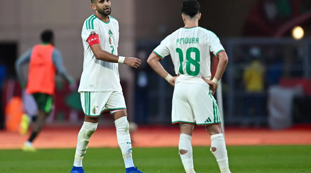 رياض محرز بعد نهاية المباراة أمام نيجيريا (أ.ف.ب)