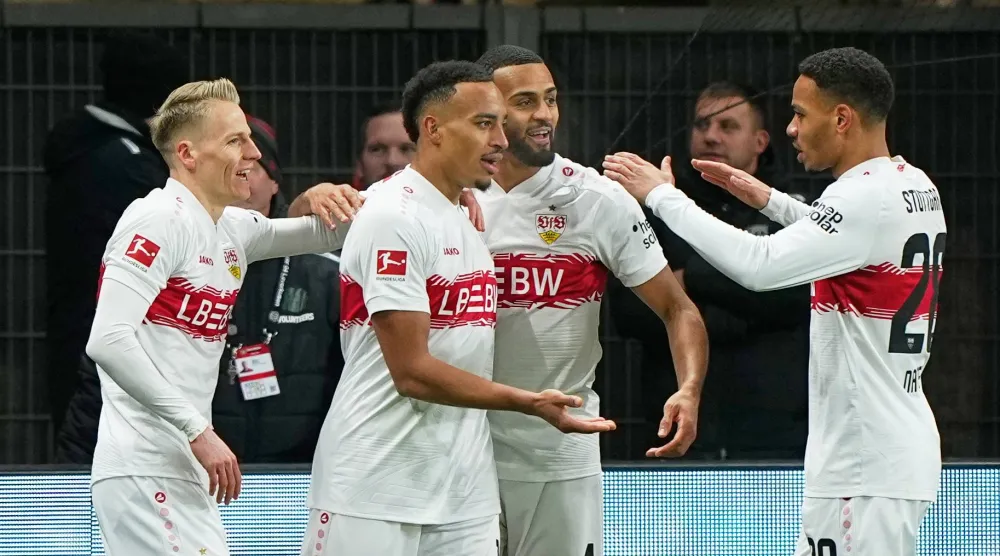 فرحة بأحد الأهداف في شباك ليفركوزن (أ.ب)