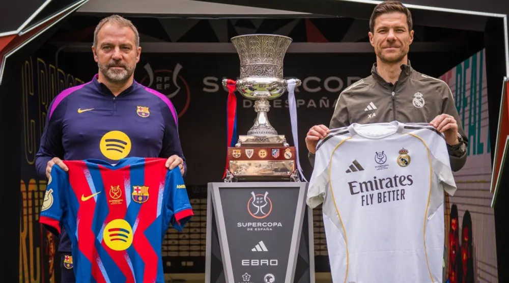 المدربان فليك وألونسو ولقطة مع الكأس قبل النهائي الكبير (الشرق الأوسط)