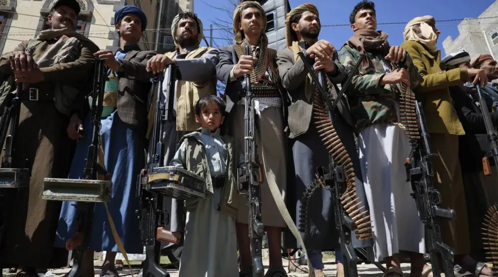 الحوثيون مستمرون في أعمال الحشد والتعبئة العسكرية في مناطق سيطرتهم (إ.ب.أ)