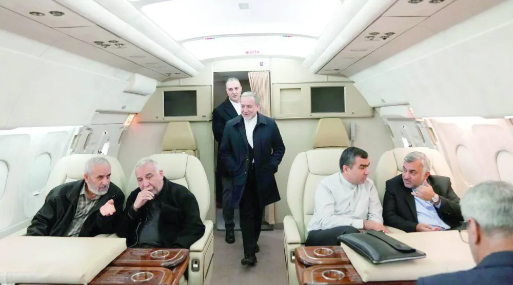 عراقجي على متن طائرة تقلّه إلى بيروت (الخارجية الإيرانية)