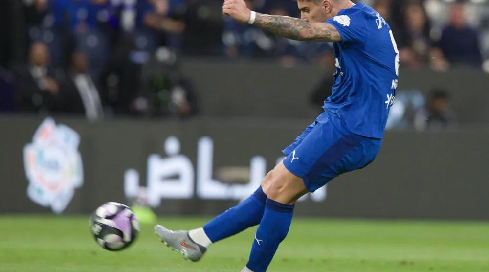 نيفيز رمانة الوسط الهلالية (تصوير: نايف العتيبي)