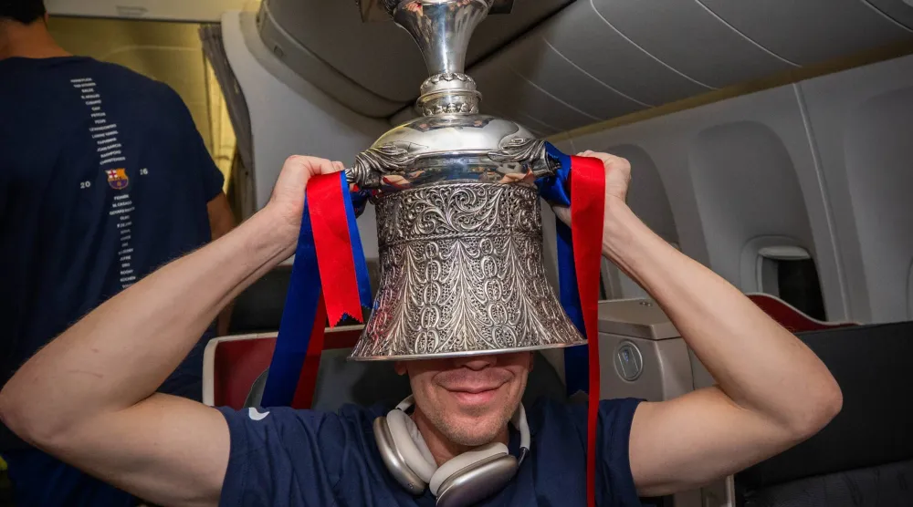 تشيزني له تاريخ سابق مع التدخين (نادي برشلونة)
