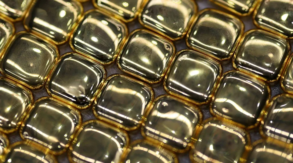 سبائك ذهبية جاهزة للختم في مصفاة «إيه بي سي» بأستراليا (رويترز)