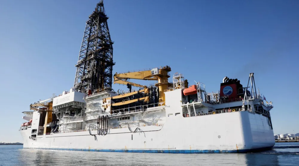 سفينة التنقيب عن المعادن النادرة اليابانية تبحر يوم الاثنين (رويترز)