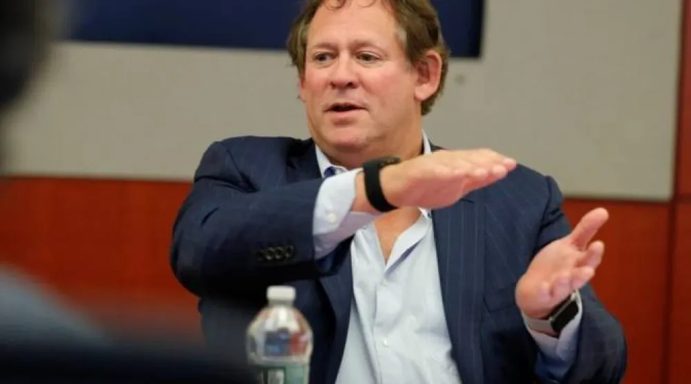 ريك ريدر من «بلاك روك» خلال قمة استثمارية في نيويورك (أرشيفية - رويترز)