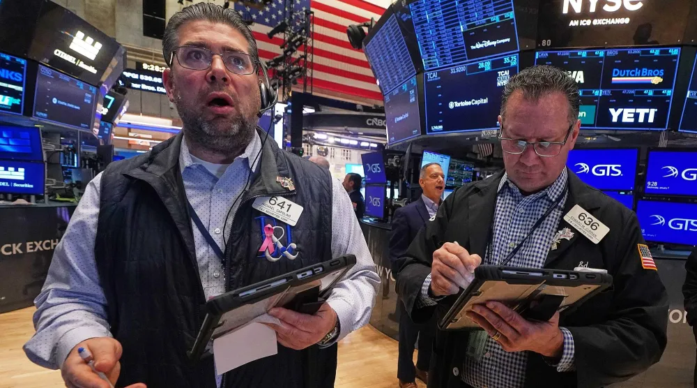 متداولون يعملون في بورصة نيويورك (أ.ب)