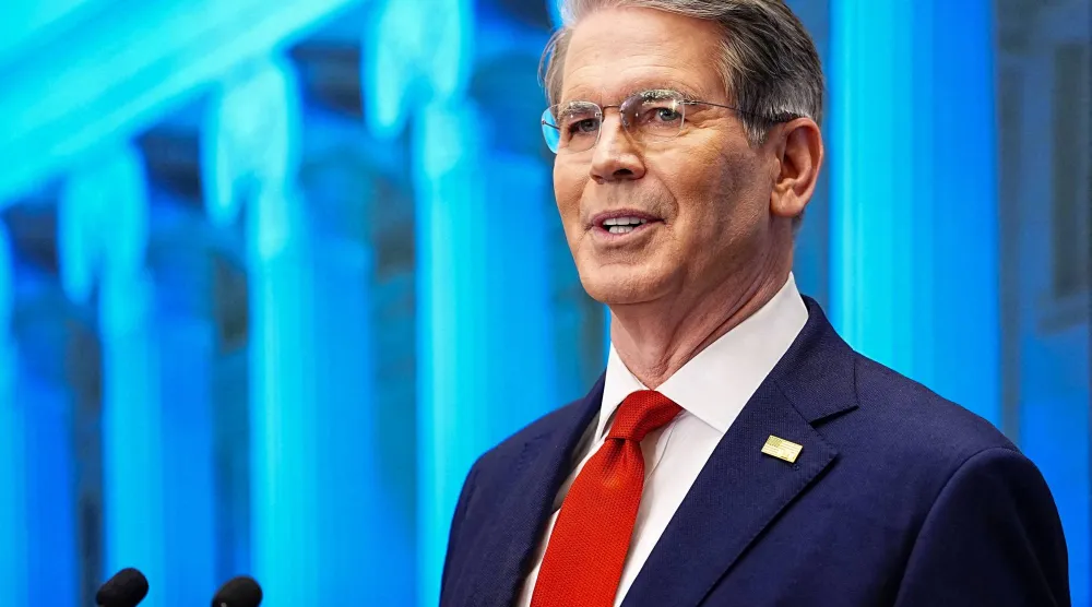 بيسنت يتحدث خلال مؤتمر صحافي للكشف عن الموقع الإلكتروني الرسمي لحسابات ترمب في وزارة الخزانة (أرشيفية - رويترز)