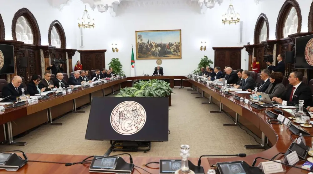 مجلس الوزراء الجزائري في أثناء انعقاده الأحد (الرئاسة)