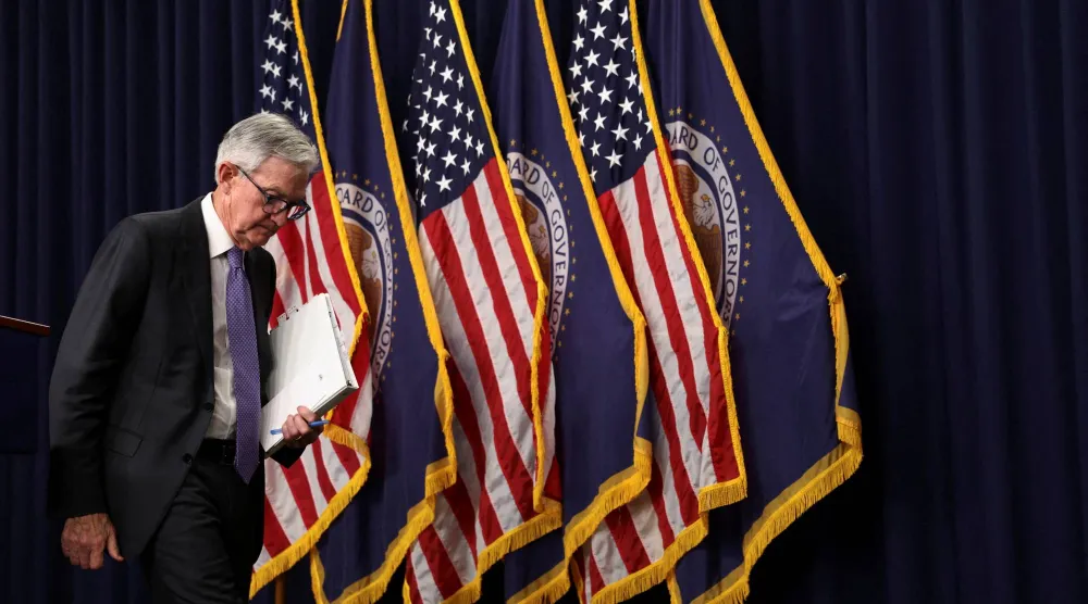 جيروم باول خلال مؤتمر صحافي بعد اجتماع استمر يومين للجنة السوق المفتوحة في مقر «الفيدرالي» بواشنطن 10 ديسمبر 2025 (رويترز)