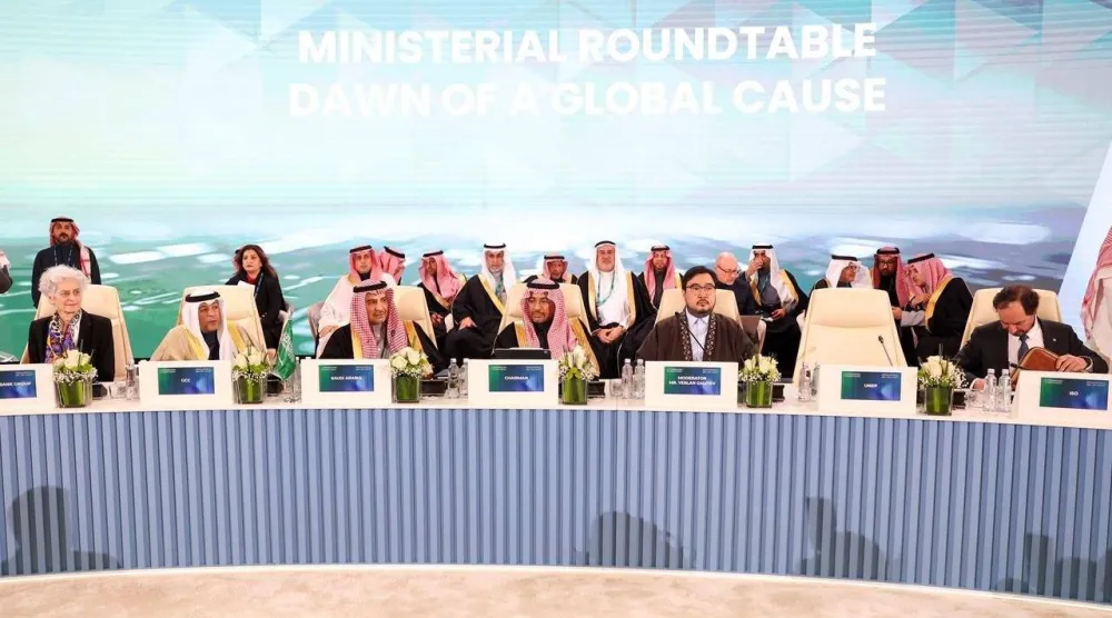 البديوي خلال مشاركته في الاجتماع الوزاري مع عدد من المسؤولين في الرياض (الشرق الأوسط)