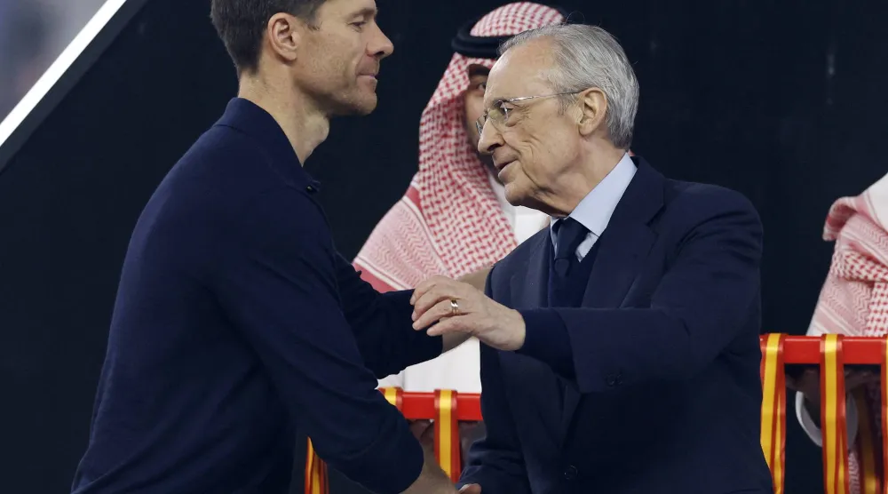 بيريز اتخذ قراراً مفاجئأ بشأن ألونسو (رويترز)