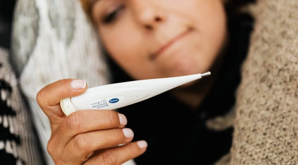 ما أفضل الأطعمة والمشروبات التي تساعد على تهدئة أعراض الإنفلونزا؟ (بكسلز)