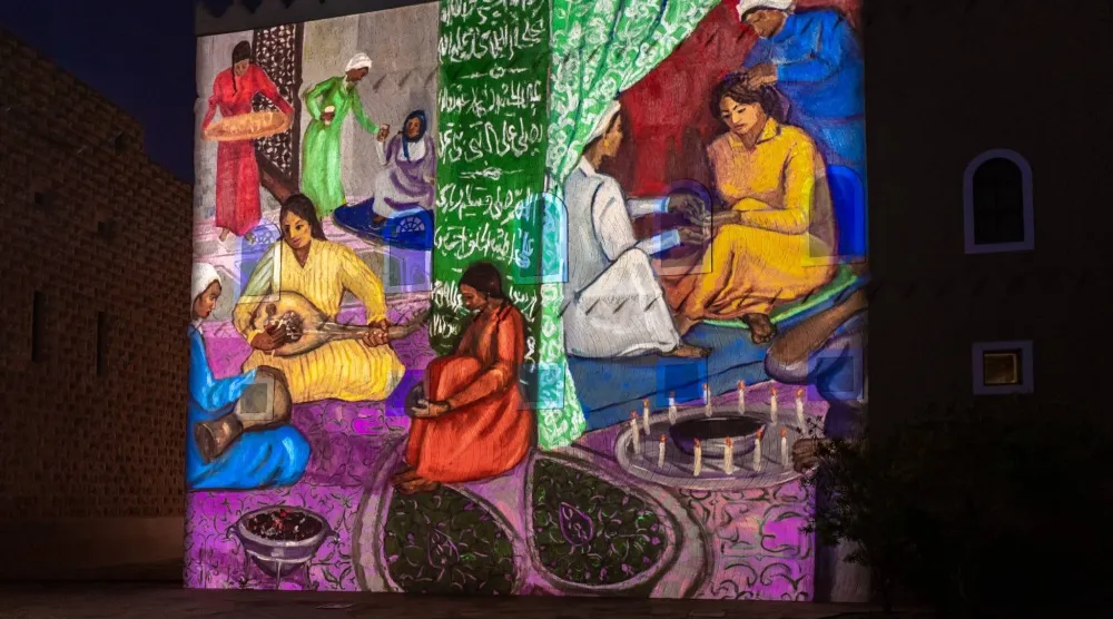 عمل للفنانة صفية بن زقر إحدى رائدات الحداثة الفنية في السعودية خلال عرضه في احتفال نور الرياض (نور الرياض)