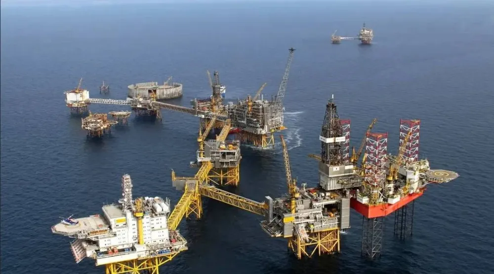 منصات حفر للنفط والغاز بمجمع «إيكوفيسك» الشهير في جنوب بحر الشمال النرويجي (شركة كونوكوفيليبس)